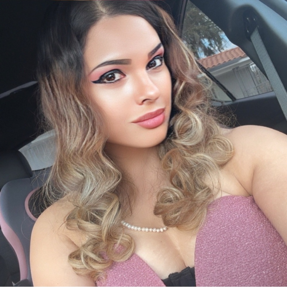Meet your Posher, Celeste